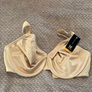 Wacoal Cream Full-Coverage Bra with Molded Cups